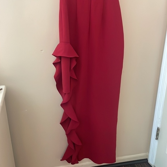 Shoshanna
Wells Gown - Picture 8 of 9